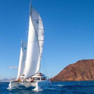 Lobos Island Catamaran Tour with Drinks and Snorkel