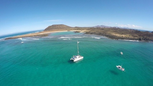 Lobos Island Catamaran Trip with Lunch from Corralejo